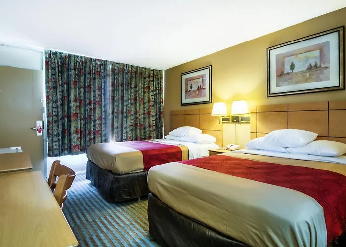 Lodge Econo Shorewood