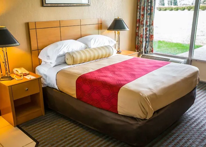 Econo Lodge Shorewood