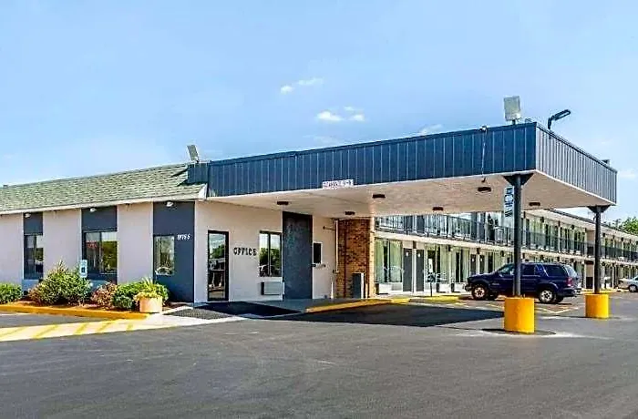 Econo Lodge *
