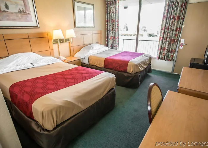 Econo Lodge *