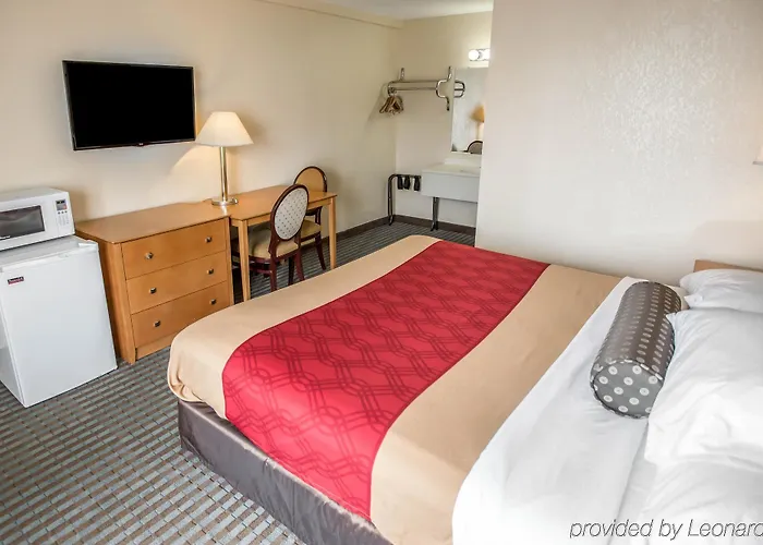 Econo Lodge *