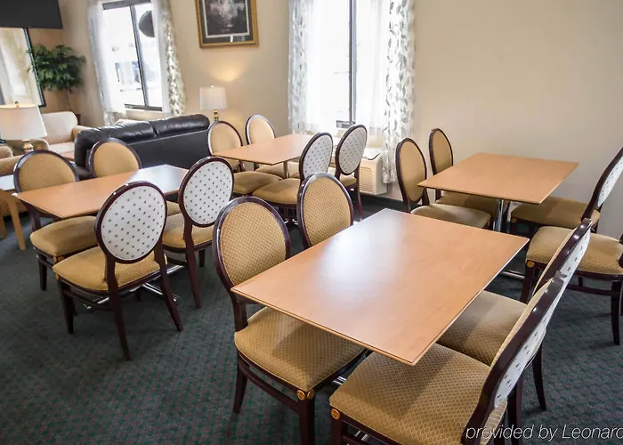 Econo Lodge Shorewood