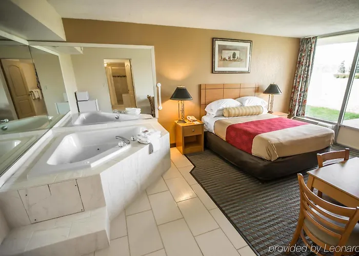 Econo Lodge *