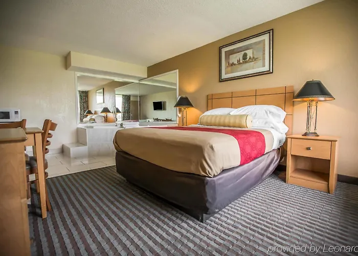 Econo Lodge *