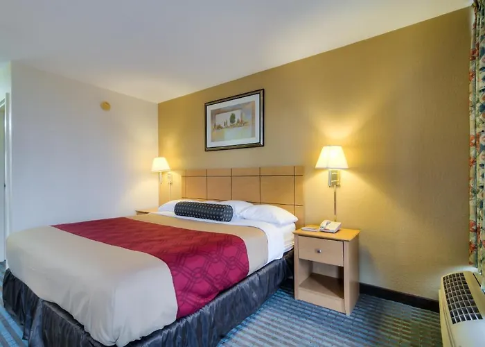 Econo Lodge *