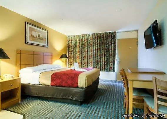 Econo Lodge *