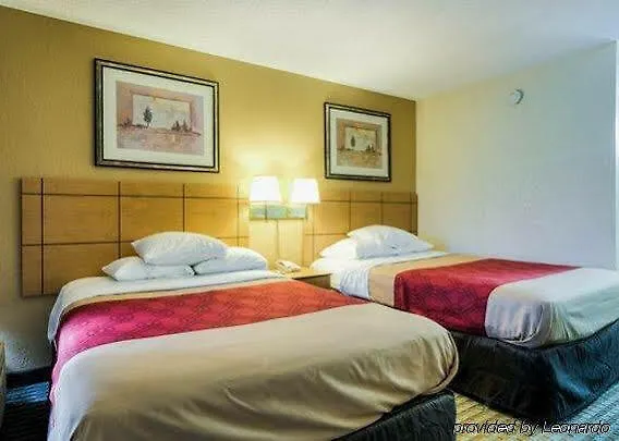 Econo Lodge *